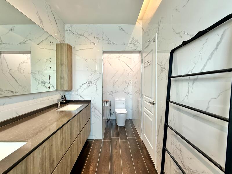 Charming 5+2 Room Corner Terrace near Tao Nan School & Marine Terrace MRT Station Corner Terrace For Sale at S$ 7,680,000 | PropertyGuru Singapore - Bathroom