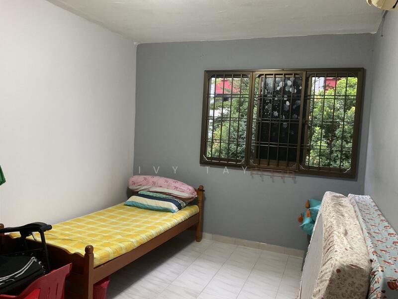 313 Bukit Batok Street 32 HDB Flat For Sale at S$ 490,000 | PropertyGuru Singapore - Bedroom
