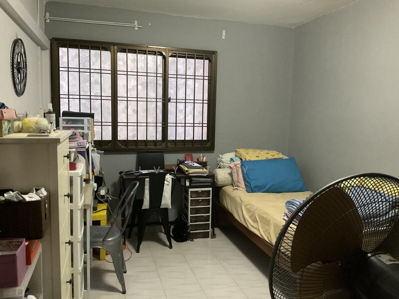 313 Bukit Batok Street 32 HDB Flat For Sale at S$ 490,000 | PropertyGuru Singapore - Bedroom