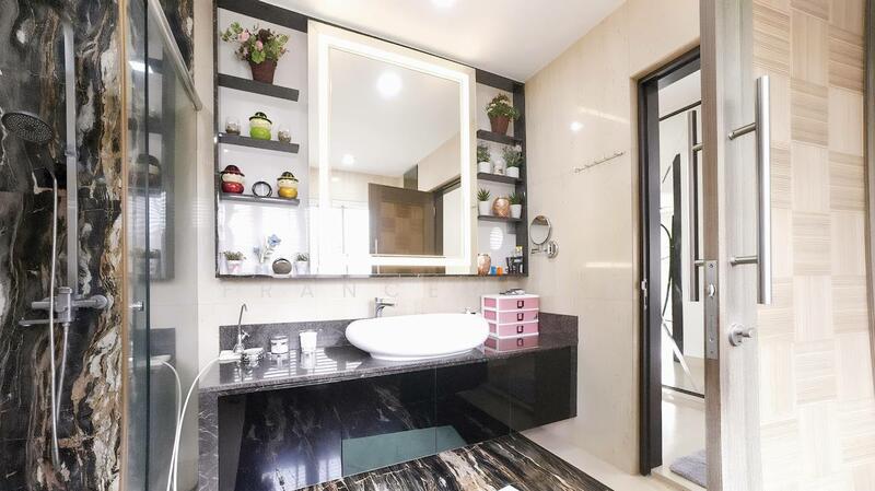 Charlton road Semi-Detached House For Sale at S$ 6,880,000 | PropertyGuru Singapore - Bathroom