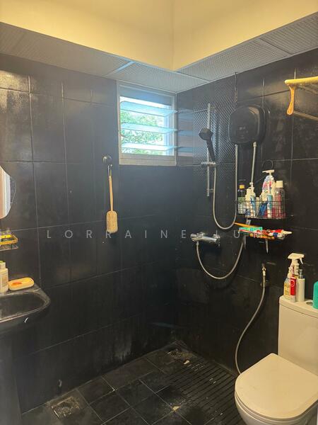 783A Woodlands Rise HDB Flat For Sale at S$ 668,000 | PropertyGuru Singapore - Bathroom