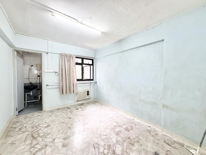 130 Ang Mo Kio Avenue 3 HDB Flat For Sale at S$ 520,000 | PropertyGuru Singapore - Master bedroom