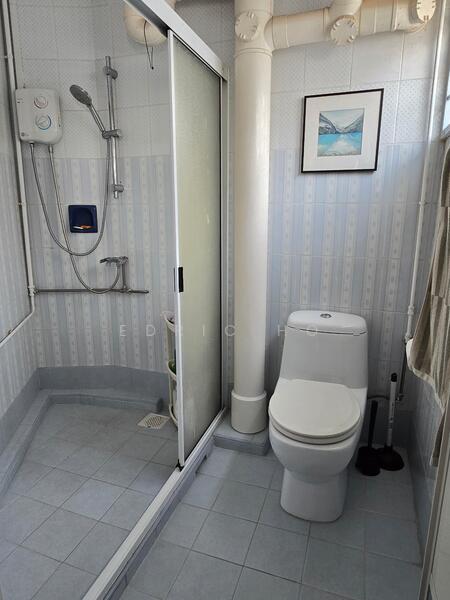 313 Shunfu Road HDB Flat For Sale at S$ 838,000 | PropertyGuru Singapore - Bathroom