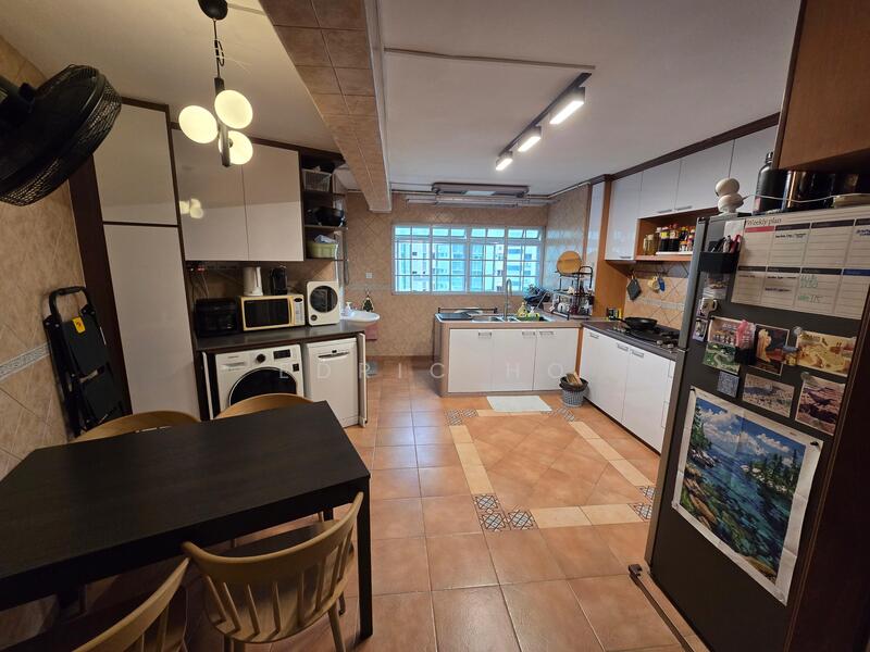 313 Shunfu Road HDB Flat For Sale at S$ 838,000 | PropertyGuru Singapore - Kitchen