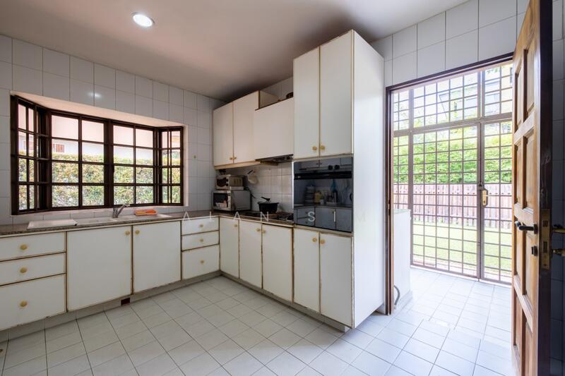 ✰LUXURYHOMESWITHALAN✰ Sunset Square Bungalow House For Sale at S$ 12,999,999 | PropertyGuru Singapore - Kitchen