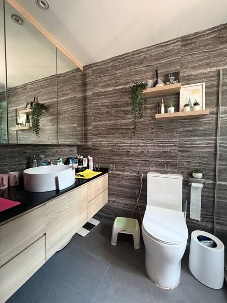 Hillview Heights, 27 Hillview Avenue, 4 Bedrooms, 1,679 sqft, Condominium For Sale, by Shawn Toh, 500052843 - Bathroom - PropertyGuru.com.sg