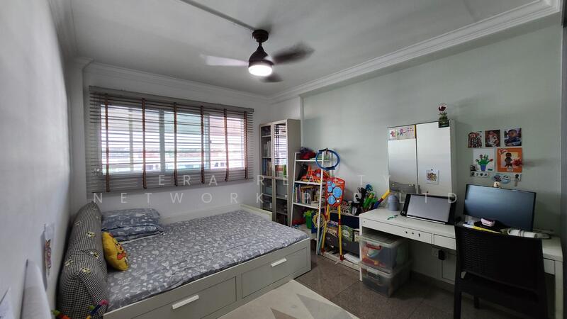 236 Tampines Street 21 HDB Flat For Sale at S$ 590,000 | PropertyGuru Singapore - Bedroom
