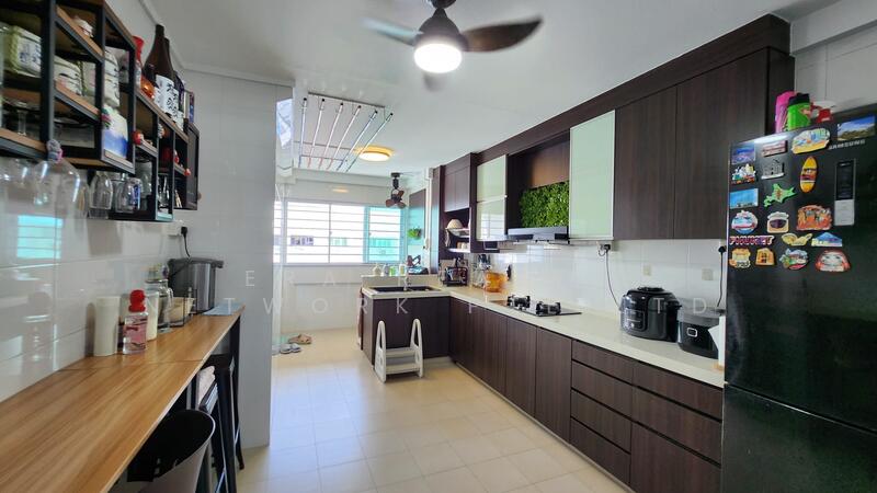 236 Tampines Street 21 HDB Flat For Sale at S$ 590,000 | PropertyGuru Singapore - Kitchen