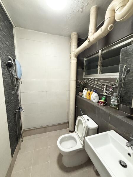 604 Woodlands Drive 42 HDB Flat For Sale at S$ 548,000 | PropertyGuru Singapore - Bathroom