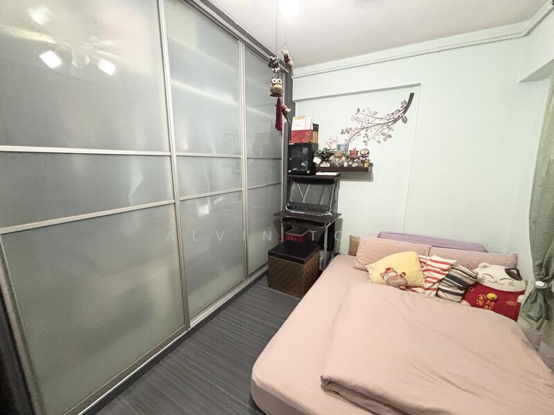 604 Woodlands Drive 42 HDB Flat For Sale at S$ 548,000 | PropertyGuru Singapore - Bedroom