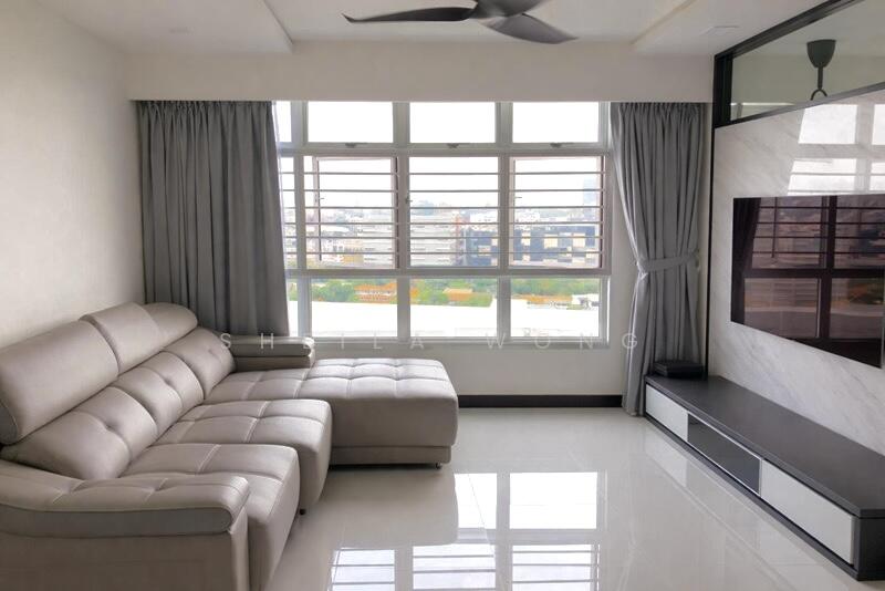 292B Bukit Batok East Avenue 6 HDB Flat For Sale at S$ 955,000 | PropertyGuru Singapore - Living Room