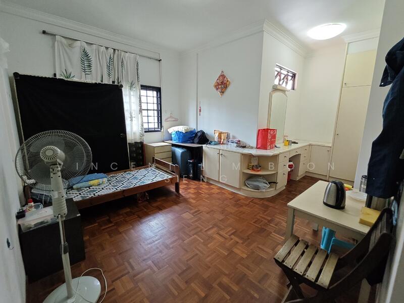 Shan Gate Apartments, 2 Shan Road, 3 Bedrooms, 1,216 sqft, Apartment For Rent, by Vincent Lim Boon Seng, 500052912 - Master Bedroom - PropertyGuru.com.sg