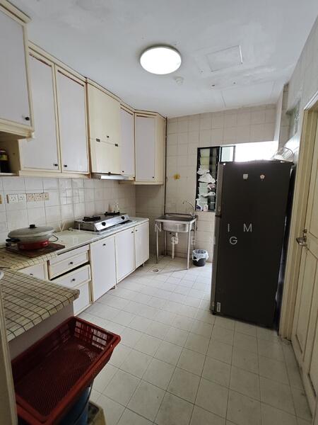 Shan Gate Apartments, 2 Shan Road, 3 Bedrooms, 1,216 sqft, Apartment For Rent, by Vincent Lim Boon Seng, 500052912 - Kitchen - PropertyGuru.com.sg