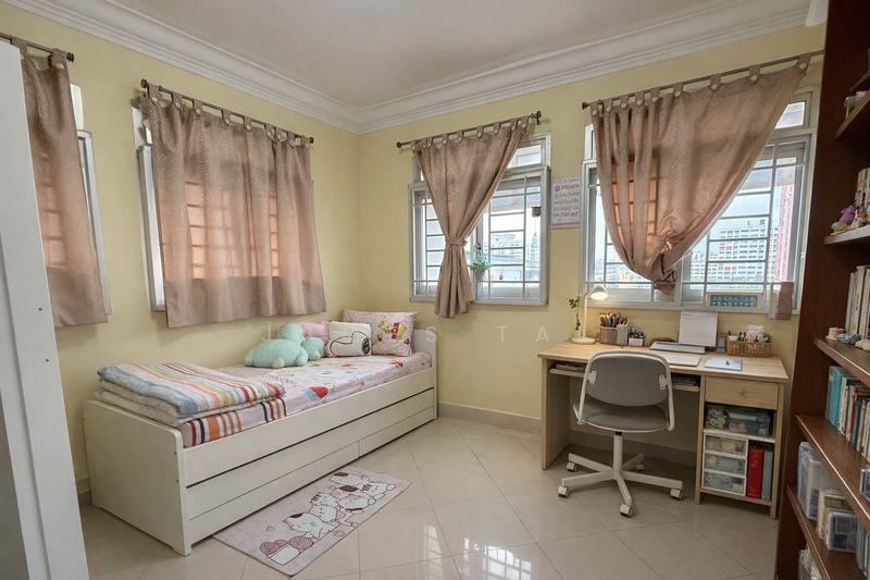 761 Jurong West Street 74 HDB Flat For Sale at S$ 820,000 | PropertyGuru Singapore - Bedroom