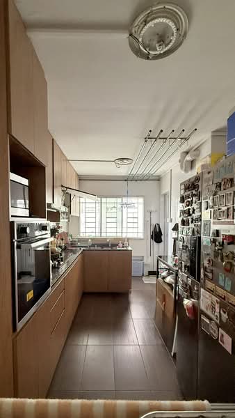 761 Jurong West Street 74 HDB Flat For Sale at S$ 820,000 | PropertyGuru Singapore - Kitchen