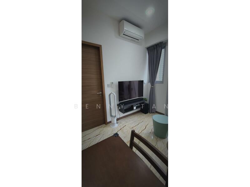 Queens Peak, 1 Dundee Road, 2 Bedrooms, 484 sqft, Condominium For Rent, by Benny Tan, 500052924 - Living Room - PropertyGuru.com.sg