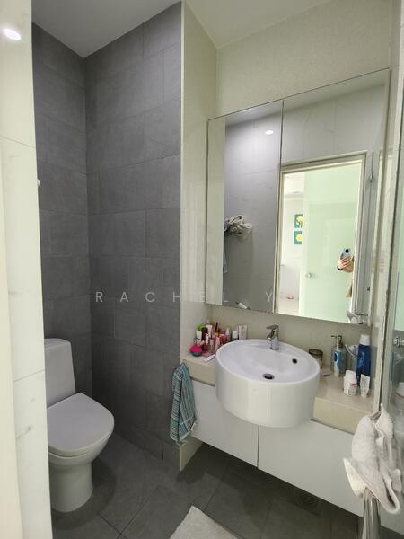 Glentrees Condominium For Sale at S$ 2,550,000 | PropertyGuru Singapore - Bathroom