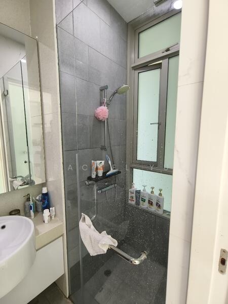 Glentrees Condominium For Sale at S$ 2,550,000 | PropertyGuru Singapore - Bathroom