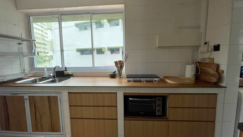 Pine Grove Condominium For Sale at S$ 2,180,000 | PropertyGuru Singapore - Kitchen