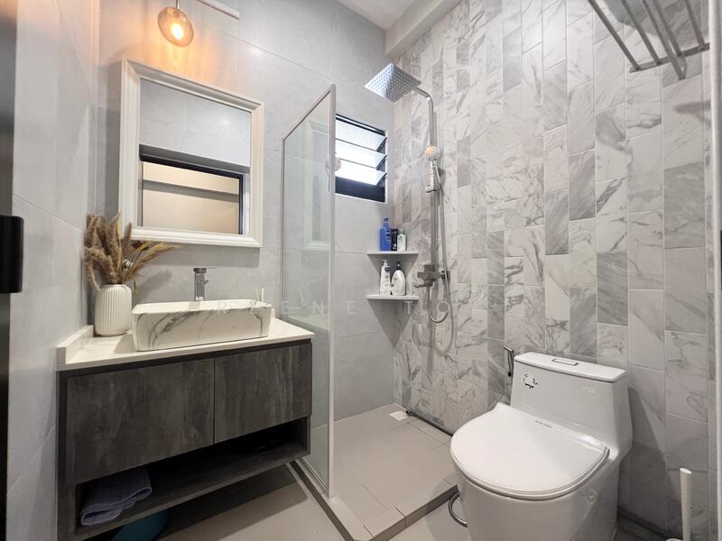 467B Bukit Batok West Avenue 9 HDB Flat For Sale at S$ 900,000 | PropertyGuru Singapore - Bathroom