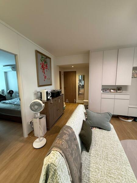 633 Pasir Ris Drive 3 HDB Flat For Sale at S$ 738,888 | PropertyGuru Singapore - Living Room