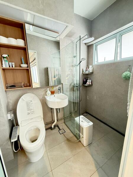 633 Pasir Ris Drive 3 HDB Flat For Sale at S$ 738,888 | PropertyGuru Singapore - Bathroom