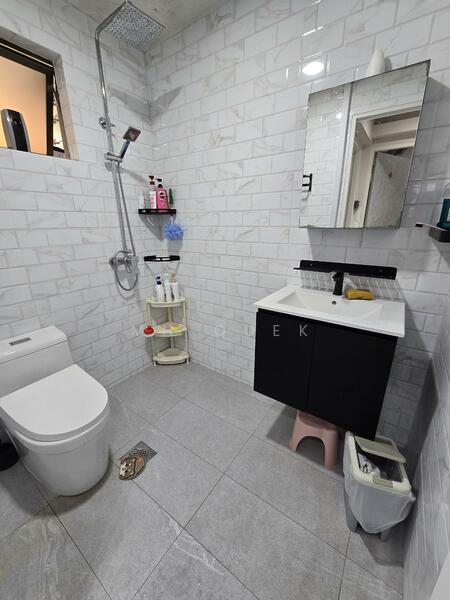 Fuyuen Court Apartment For Sale at S$ 1,700,000 | PropertyGuru Singapore - Bathroom