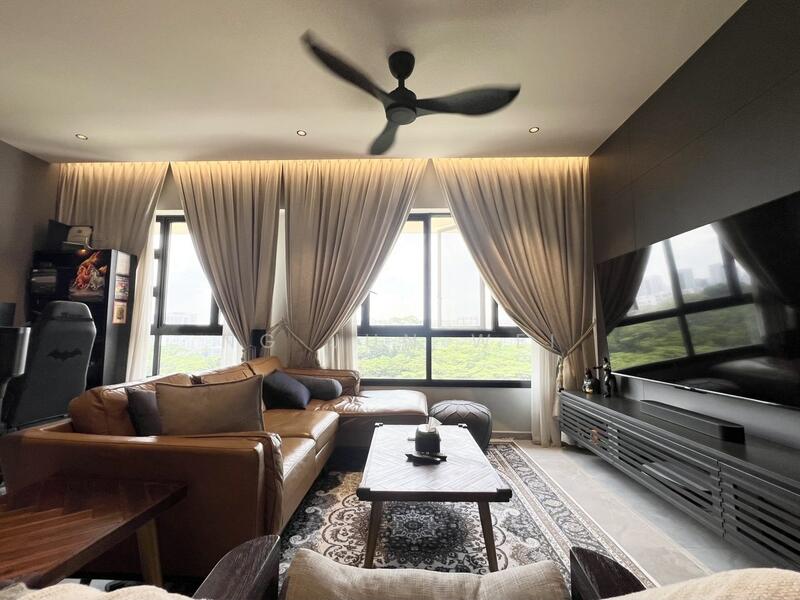 467B Bukit Batok West Avenue 9 HDB Flat For Sale at S$ 900,000 | PropertyGuru Singapore - Living Room