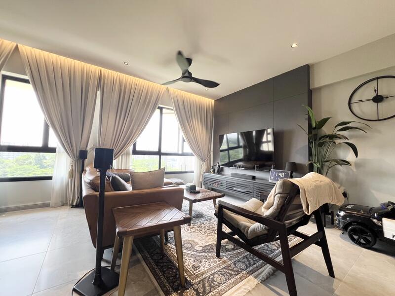 467B Bukit Batok West Avenue 9 HDB Flat For Sale at S$ 900,000 | PropertyGuru Singapore - Living Room