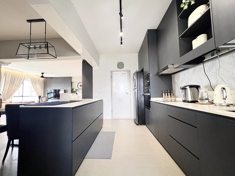 467B Bukit Batok West Avenue 9 HDB Flat For Sale at S$ 900,000 | PropertyGuru Singapore - Kitchen