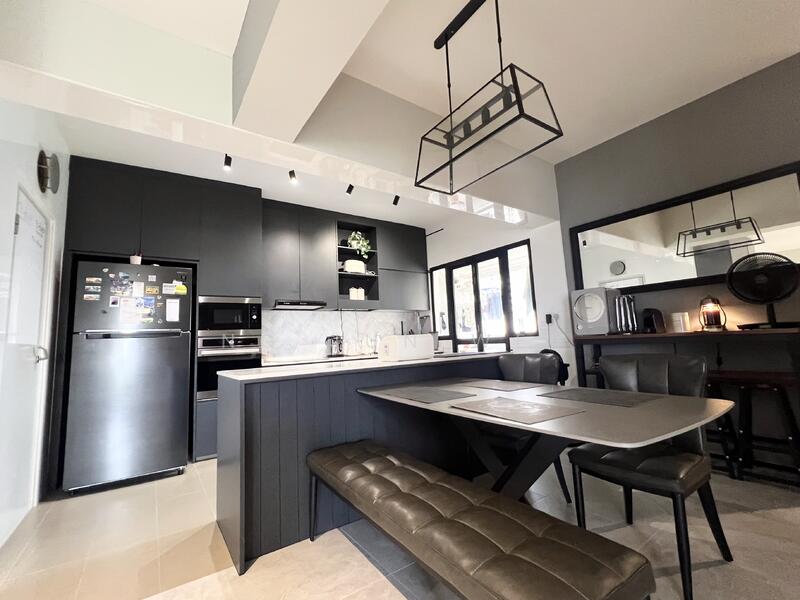 467B Bukit Batok West Avenue 9 HDB Flat For Sale at S$ 900,000 | PropertyGuru Singapore - Kitchen