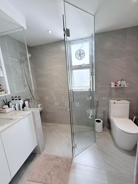 Rio Vista Condominium For Sale at S$ 1,700,000 | PropertyGuru Singapore - Bathroom