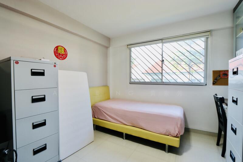 330 Serangoon Avenue 3 HDB Flat For Sale at S$ 900,000 | PropertyGuru Singapore - Common bedroom - 2