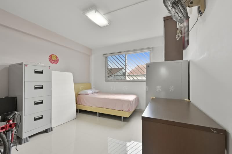 330 Serangoon Avenue 3, 330 Serangoon Avenue 3, 3 Bedrooms, 1,108 sqft, HDB Flat For Sale, by Alice Ng 黄素芳, 500052970 - Common bedroom - PropertyGuru.com.sg