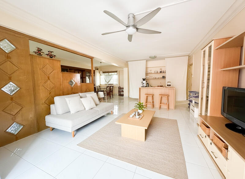 337 Tampines Street 32 HDB Flat For Sale at S$ 950,000 | PropertyGuru Singapore - Living room