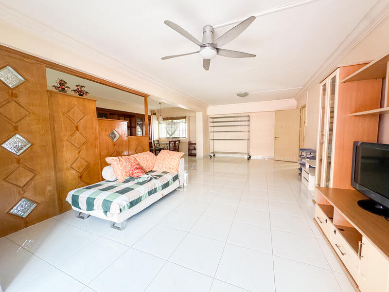 337 Tampines Street 32 HDB Flat For Sale at S$ 950,000 | PropertyGuru Singapore - Living room