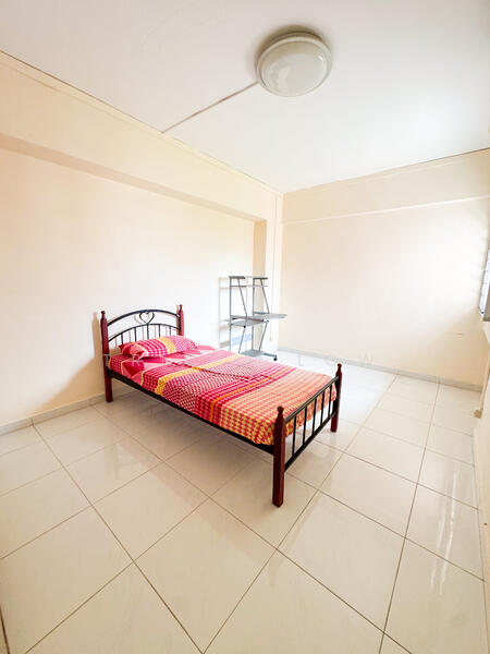 337 Tampines Street 32 HDB Flat For Sale at S$ 950,000 | PropertyGuru Singapore - Common Bedroom 1