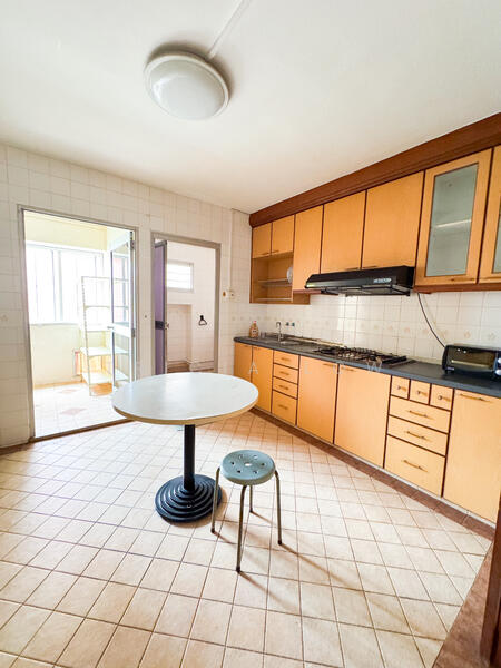 337 Tampines Street 32 HDB Flat For Sale at S$ 950,000 | PropertyGuru Singapore - Kitchen