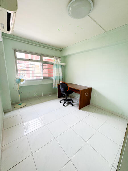 337 Tampines Street 32 HDB Flat For Sale at S$ 950,000 | PropertyGuru Singapore - Common Bedroom 2