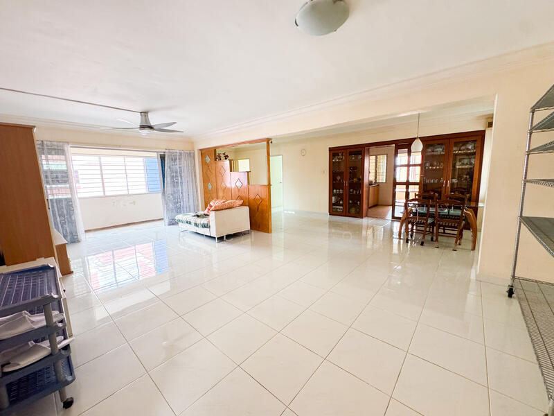 337 Tampines Street 32 HDB Flat For Sale at S$ 950,000 | PropertyGuru Singapore - Living room