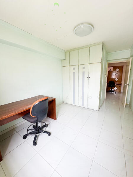 337 Tampines Street 32 HDB Flat For Sale at S$ 950,000 | PropertyGuru Singapore - Common Bedroom 2