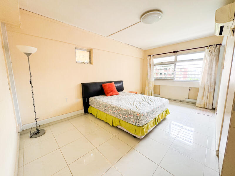 337 Tampines Street 32 HDB Flat For Sale at S$ 950,000 | PropertyGuru Singapore - Master Bedroom