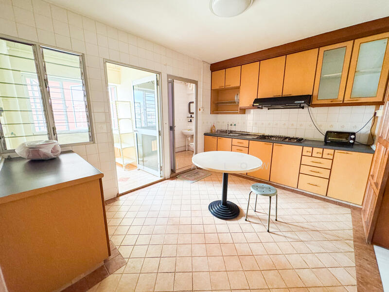 337 Tampines Street 32 HDB Flat For Sale at S$ 950,000 | PropertyGuru Singapore - Kitchen