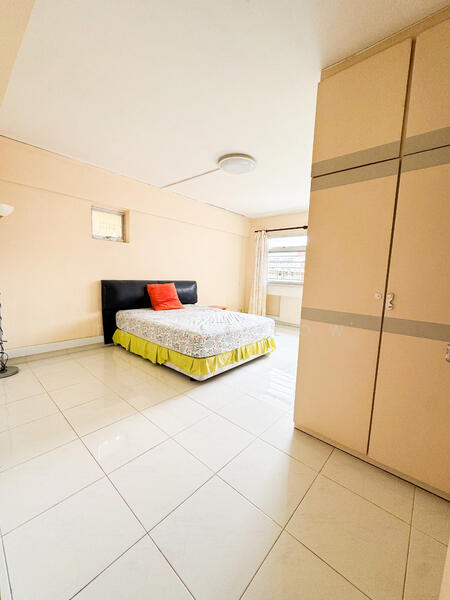 337 Tampines Street 32 HDB Flat For Sale at S$ 950,000 | PropertyGuru Singapore - Master Bedroom