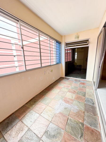 337 Tampines Street 32 HDB Flat For Sale at S$ 950,000 | PropertyGuru Singapore - Balcony