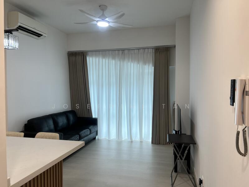 Gloucester Mansions, 10 Newton Road, 2 Bedrooms, 883 sqft, Condominium For Rent, by Josephine Tan, 500052981 - Living Room - PropertyGuru.com.sg