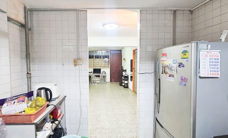 4 Holland Close, 4 Holland Close, 2 Bedrooms, 721 sqft, HDB Flat For Sale, by Joe Leow, 500053014 - Kitchen - PropertyGuru.com.sg