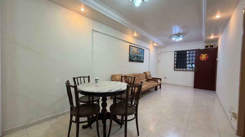 227 Bukit Batok Central HDB Flat For Sale at S$ 431,000 | PropertyGuru Singapore - Living Room