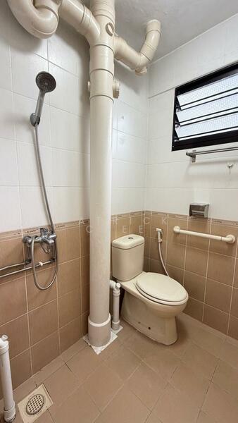227 Bukit Batok Central HDB Flat For Sale at S$ 431,000 | PropertyGuru Singapore - Bathroom