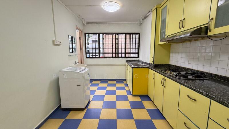 227 Bukit Batok Central HDB Flat For Sale at S$ 431,000 | PropertyGuru Singapore - Kitchen